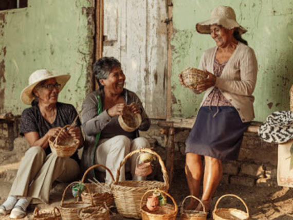 A Rocha Peru's work with Cañoncillo Forest Craftswomen. Image by Xavier Saer.
